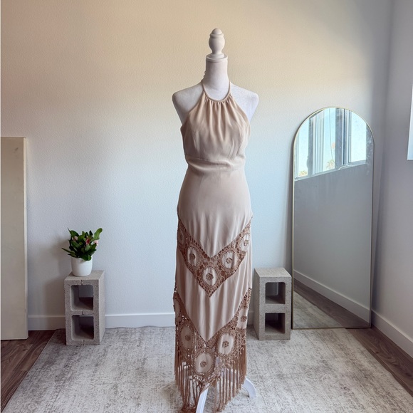 Sue Wong Dresses & Skirts - Sue Wong Boho Beige Halter Maxi Dress with Crochet Fringe size 2